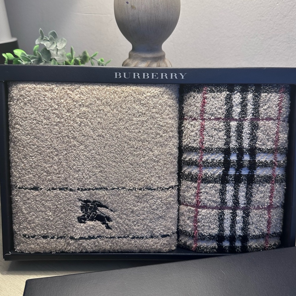 Burberry Neutral Plaid & Beige Towel Gift Set